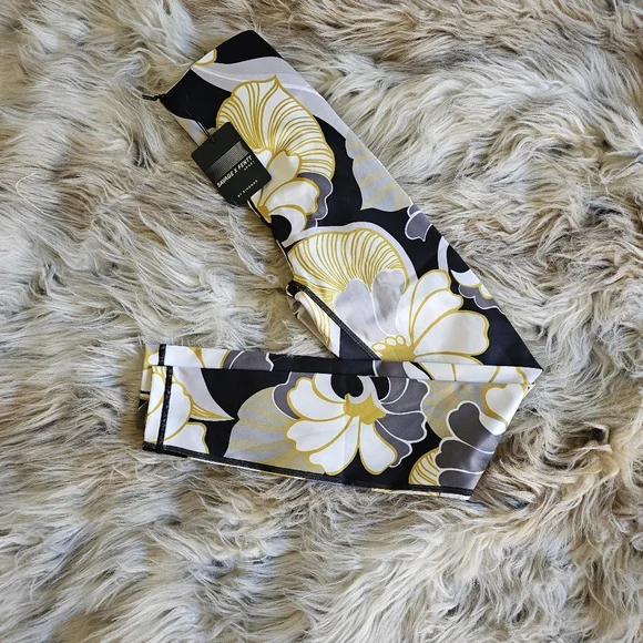 Hotline High-Waist Legging In Sweet Olive Yellow Petal Trippin Print - Picture 2 of 5